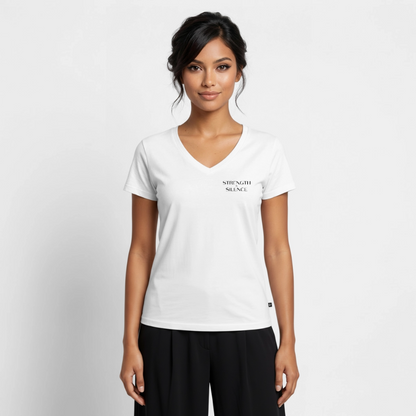 strength in silence Bio-T-Shirt mit V-Ausschnitt - Weiß