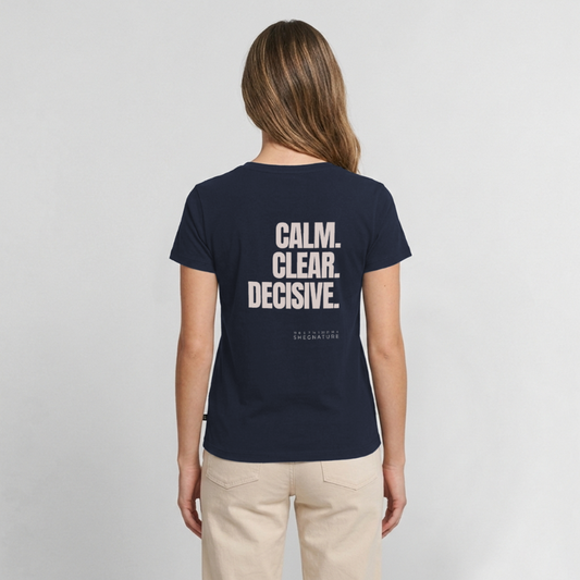 Calm. Clear. Decisive. Bio-T-Shirt mit V-Ausschnitt - Navy