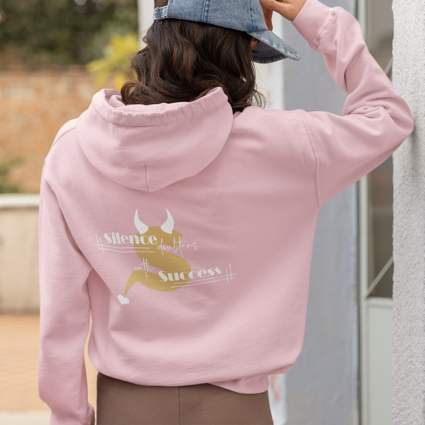 "Silence Doubters with Success S" Hoodie – Nachhaltiger Hoodie für Erfolgreiche Businessfrauen