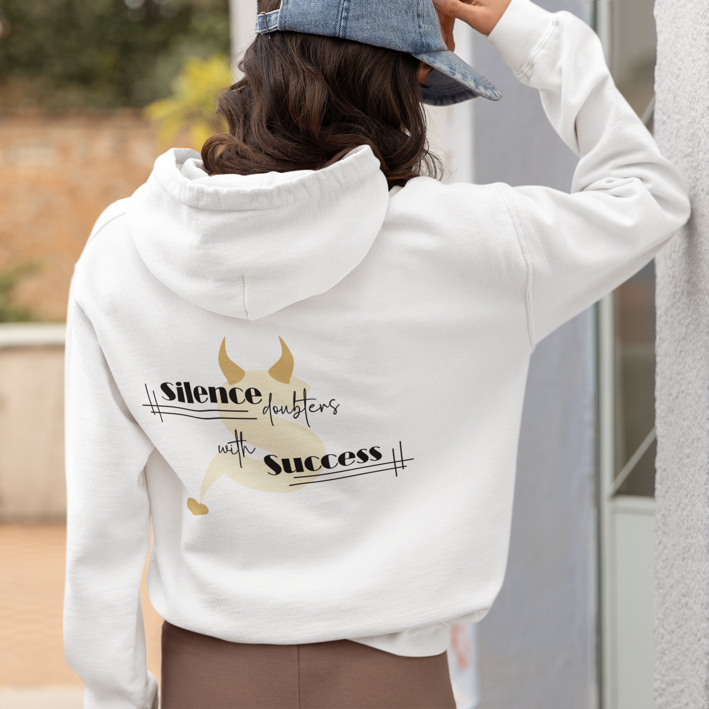 "Silence Doubters with Success S" Hoodie – Nachhaltiger Hoodie für Erfolgreiche Businessfrauen