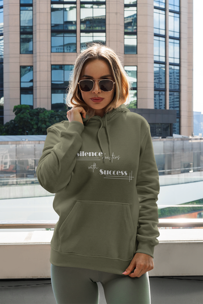 "Silence Doubters with Success" Hoodie – Nachhaltiger Hoodie für Erfolgreiche Businessfrauen